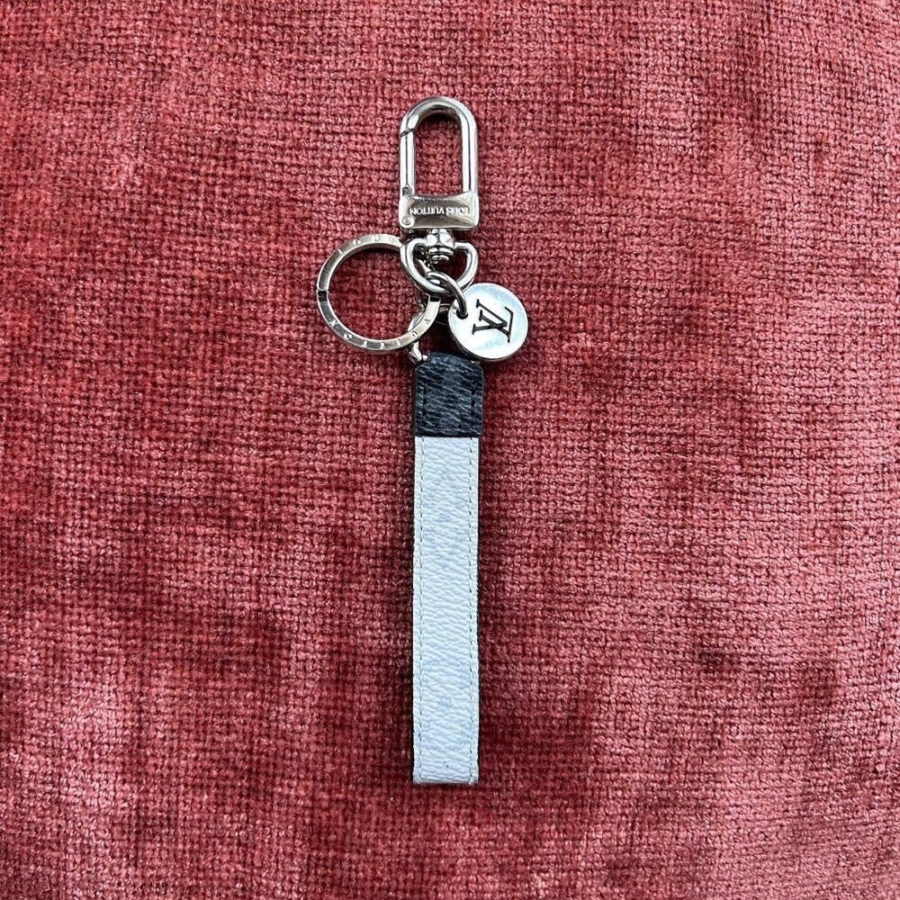 LOUIS VUITTON Eclipse Porte Cles Dragonne Key Ring Holder White